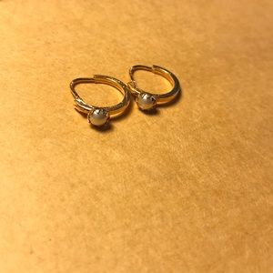 Golden pearl earrings